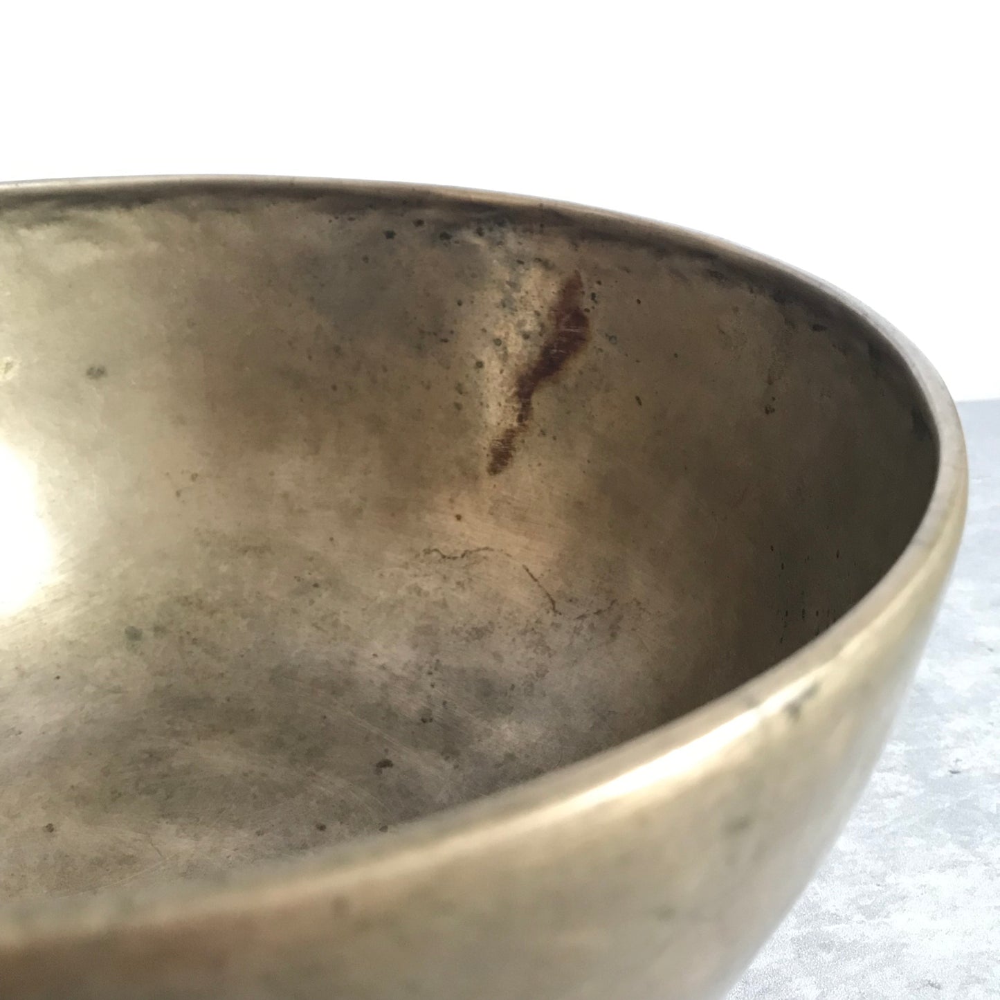 Antique Jambati Golden 136.1Hz Om Singing Bowl