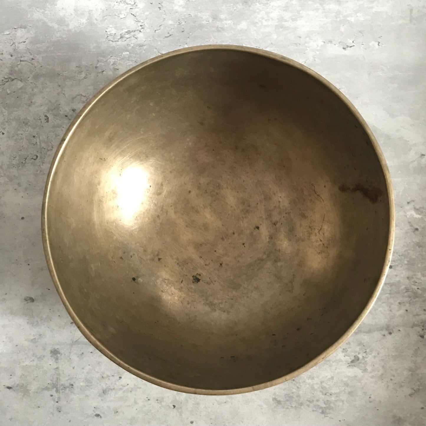 Antique Jambati Golden 136.1Hz Om Singing Bowl