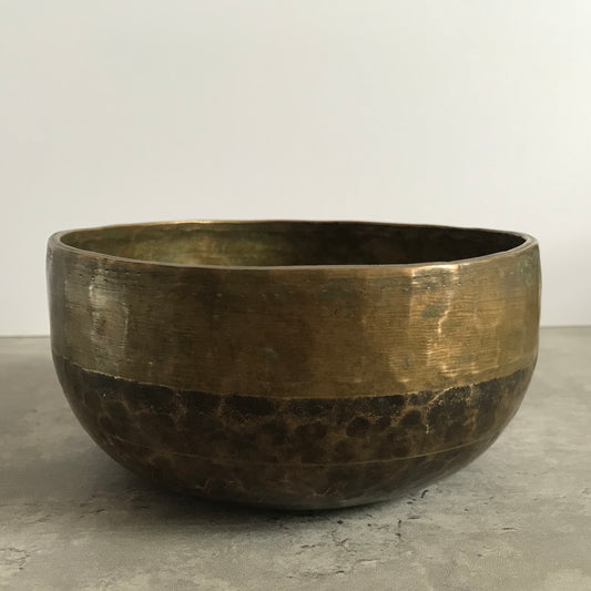 Antique Yin & Yang Thadobati Singing Bowl