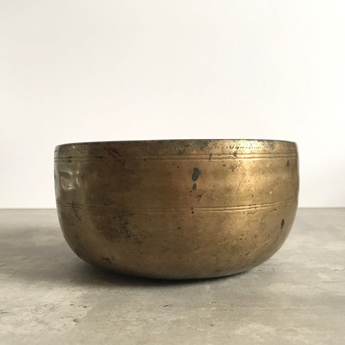 Antique Thadobati Singing Bowl