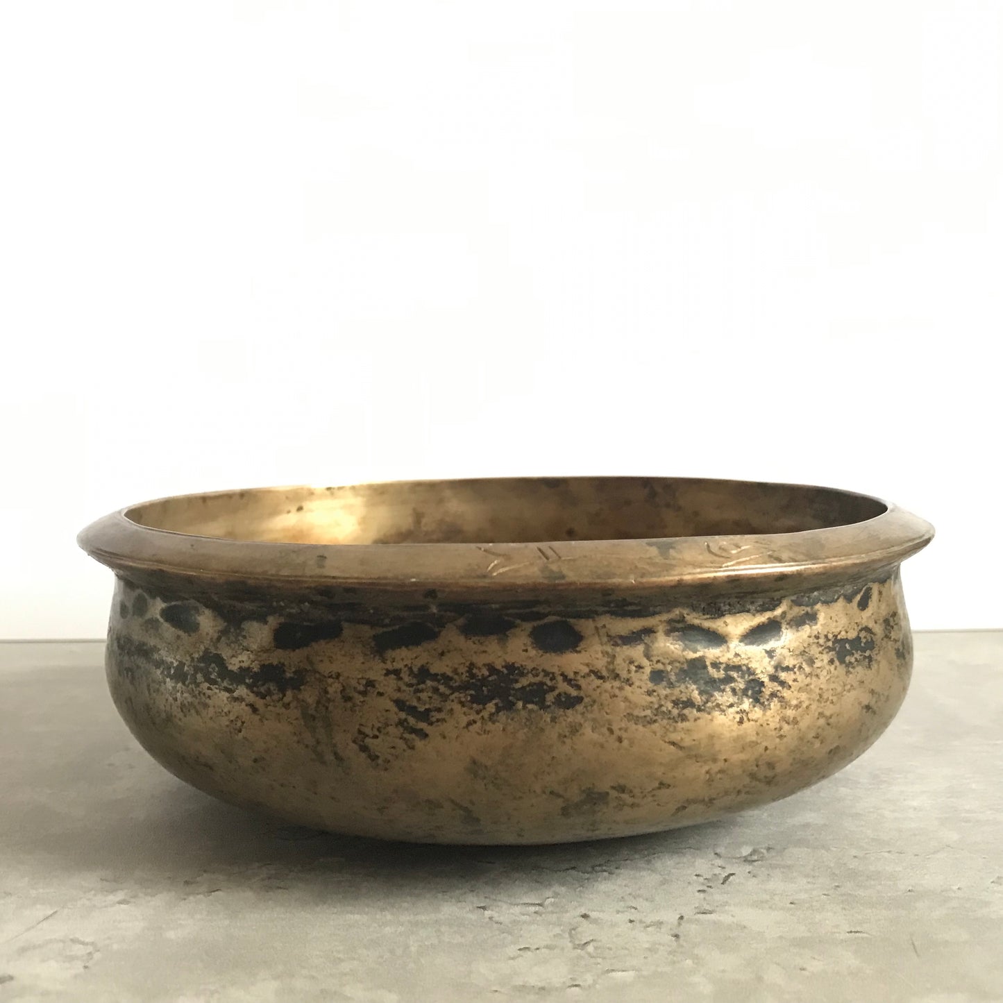 Middle Century Antique Fish Totem Singing Bowl